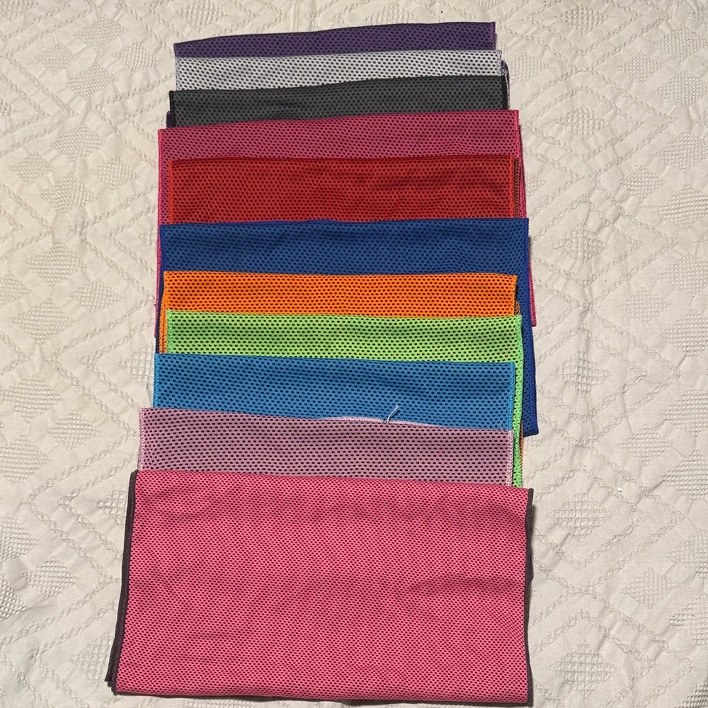Set of 11 cooling towels